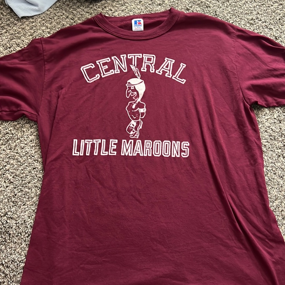 Maroon central T-shirt